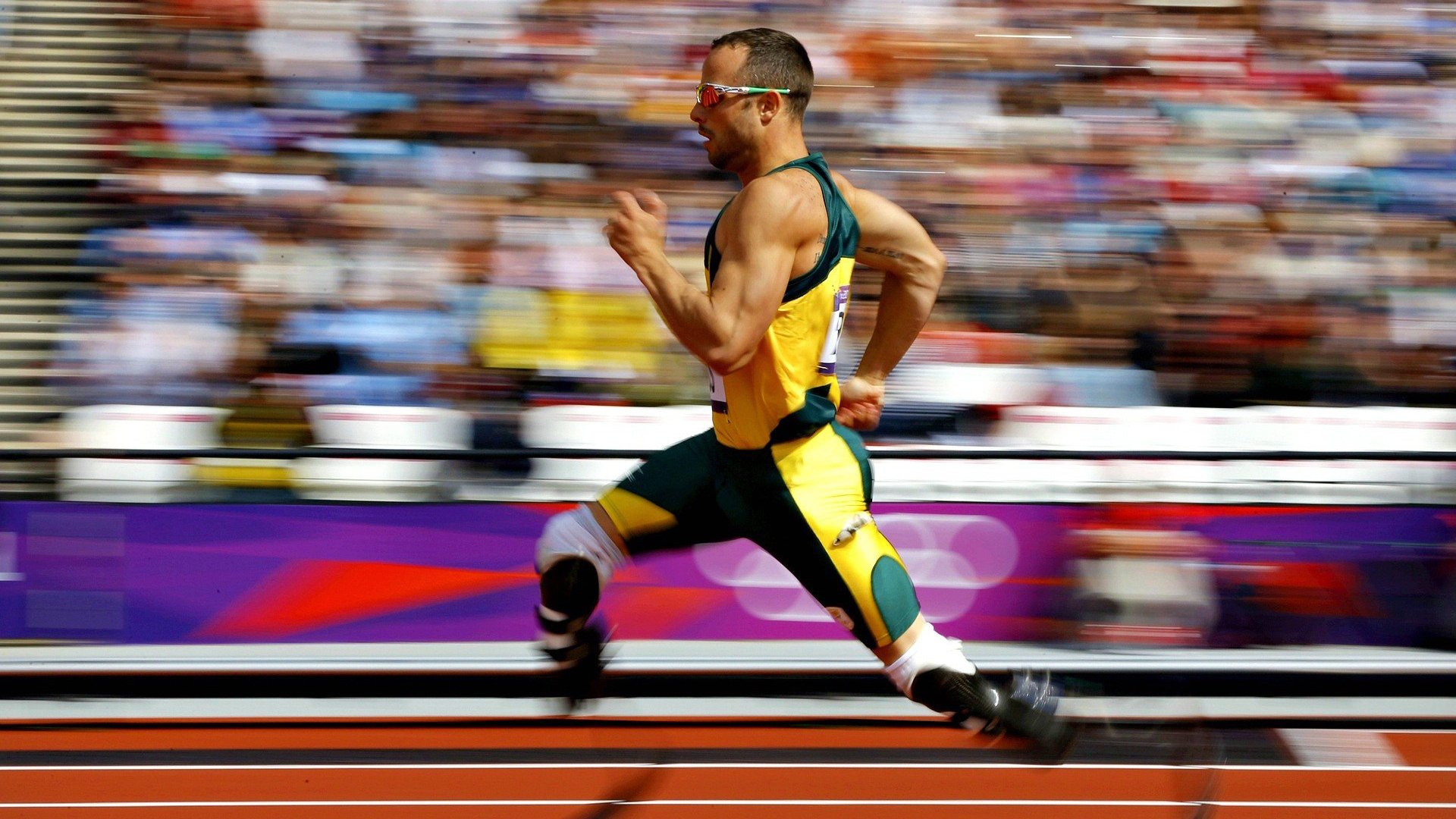 “超越极限：车手在赛场上的血脉喷张瞬间”，超越赛车2006视频