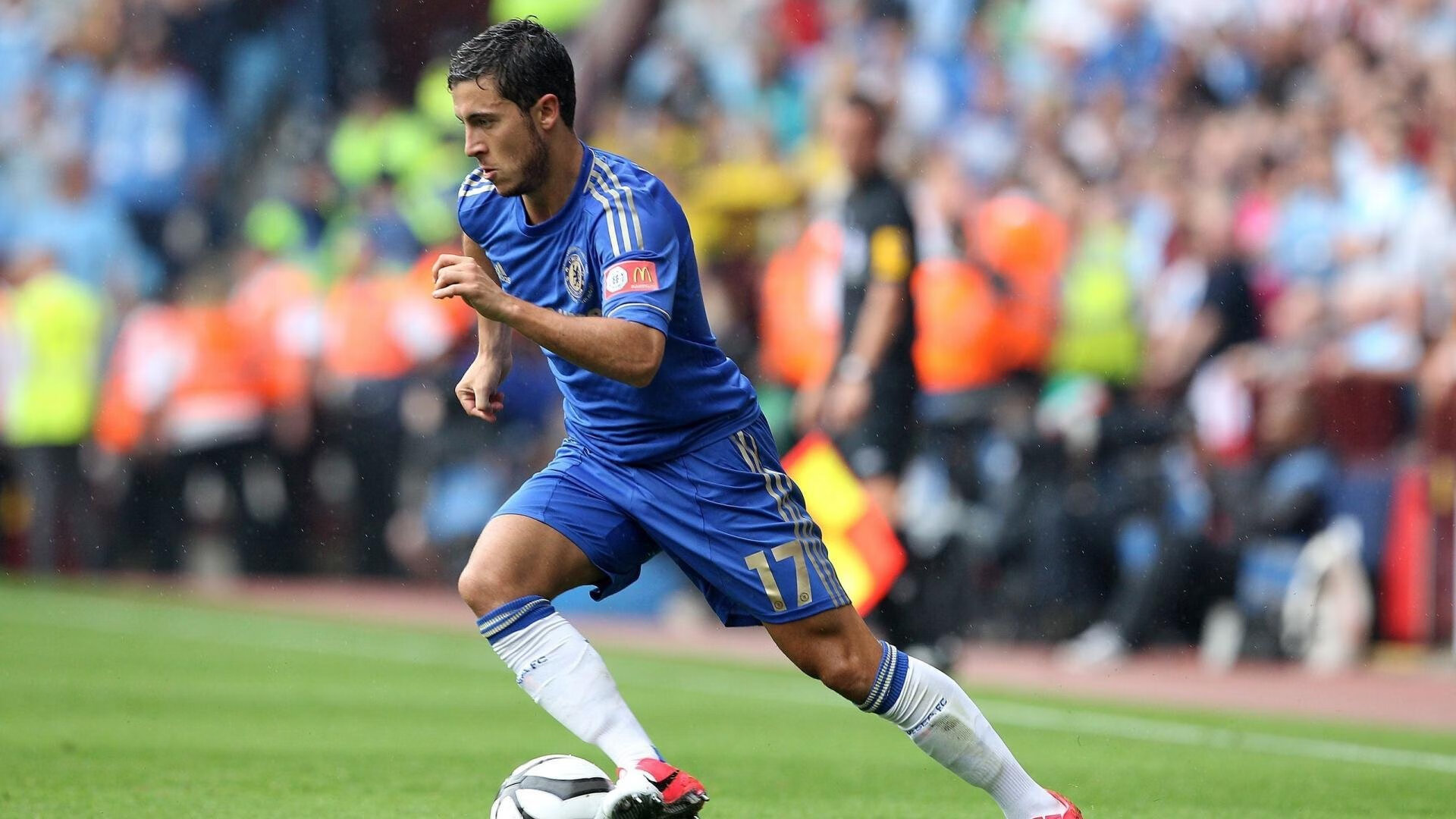 未来足球战术大揭秘：科技如何改变比赛？，足球战术发展趋势